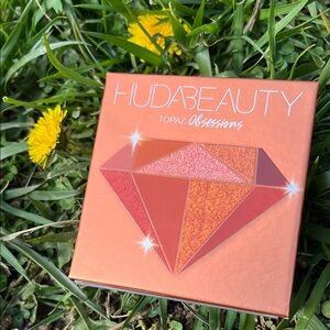 HUDA BEAUTY Topaz Obsessions Eyeshadow Palette